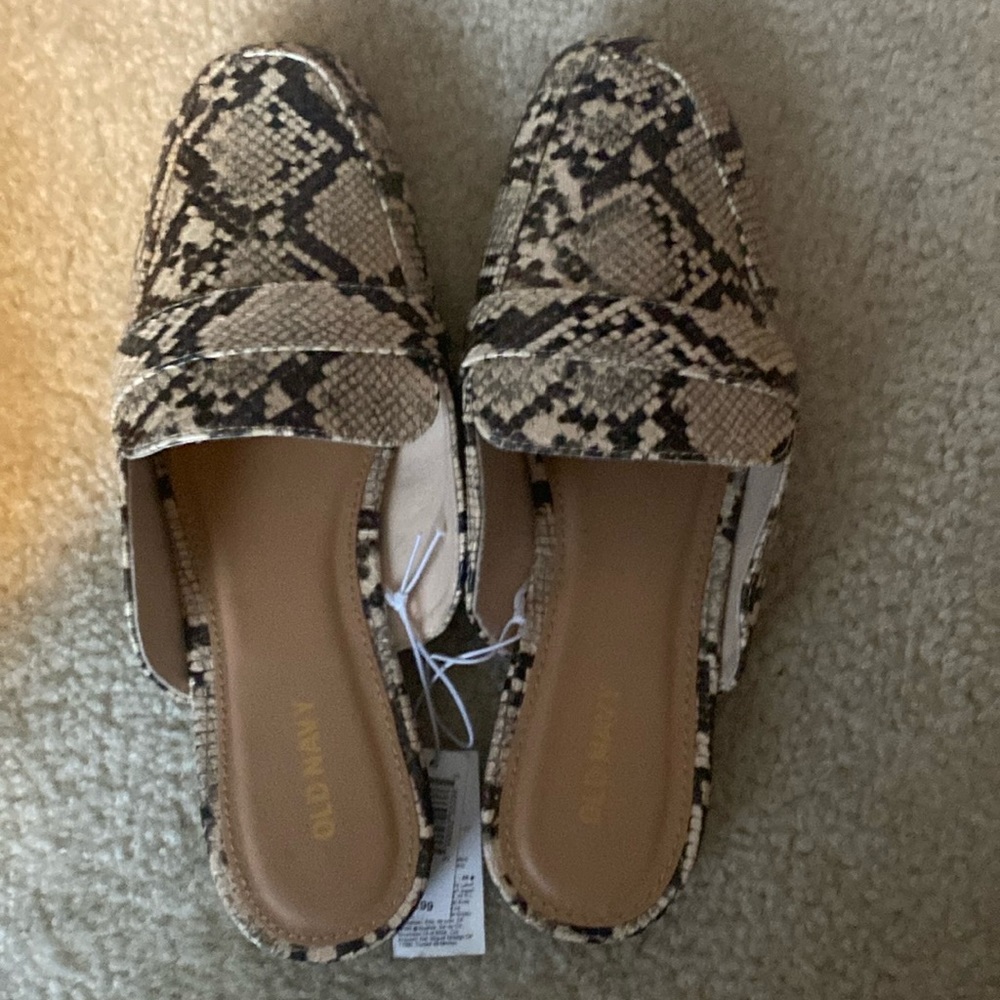 Brand new Old Navy snakeskin mules